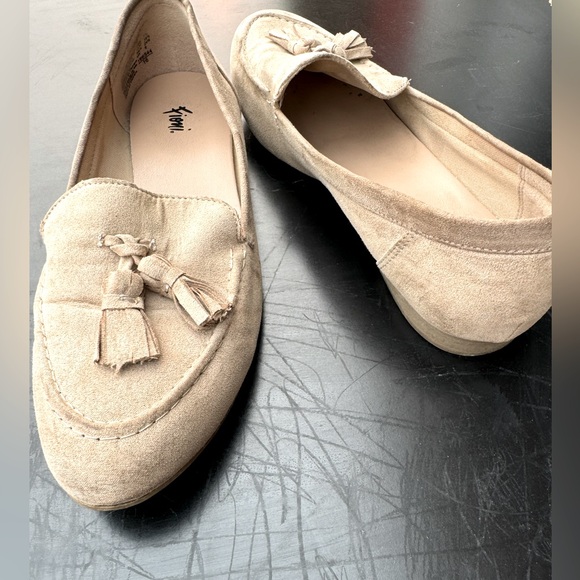 Fioni Light Tan/Beige Faux Soft Suede Loafers Slipon Flats with Tassels size 7 - Picture 1 of 3